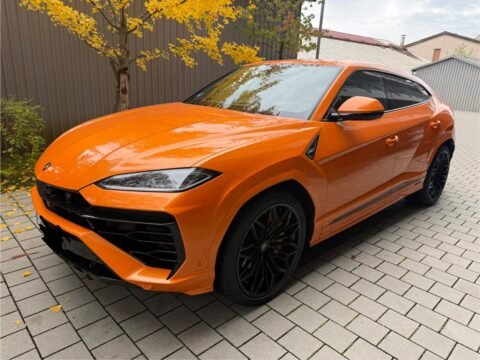 Lamborghini Urus SE Rental