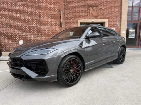 Lamborghini Urus SE for rent